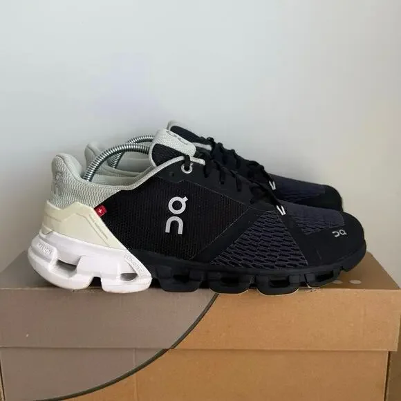 On Cloud Cloudflyer Black/Mint Green Women Running Sneakers- SZ 9 - Picture 2 of 13